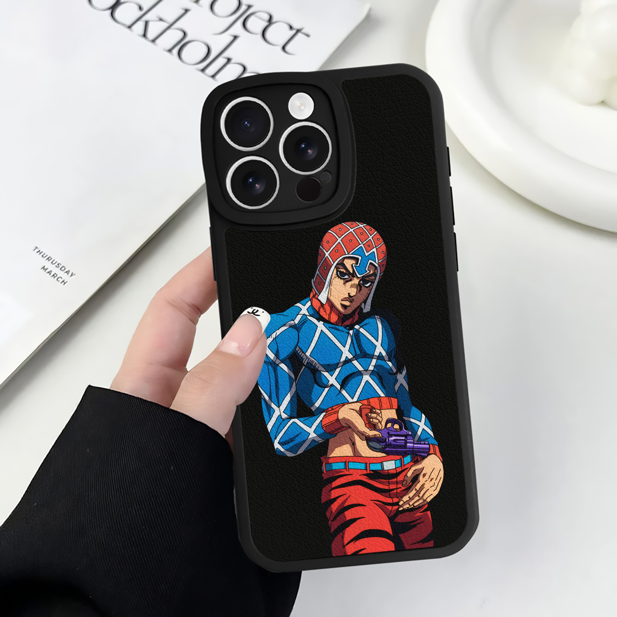 （画像用） ジョジョの奇妙な冒険 グイード?ミスタ JoJo's Bizarre Adventure Guido Mista 【iPhone 16シリーズ対応】シリコンスマホケース（レザー調） 材質：シリコン